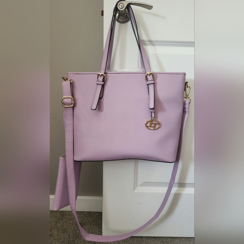 La Terre Vegan Tote Bag w/matching Wallet in Lavender / Lilac; Brand-New w/Tags